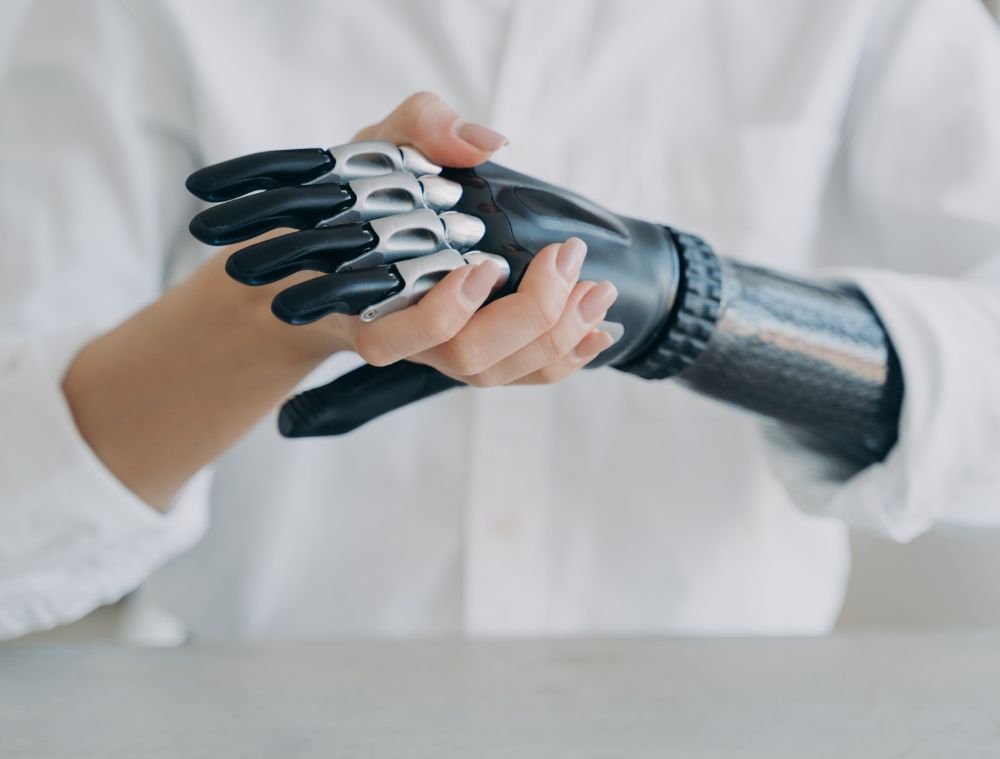 high-tech-carbon-electronic-hand-modern-technology-5ZWABQ7